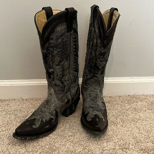 Women’s Corral Cowboy boots. Size 7.5. Worn once!
